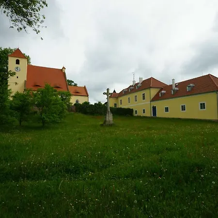 Penzion Obecna Skola * Zumberk